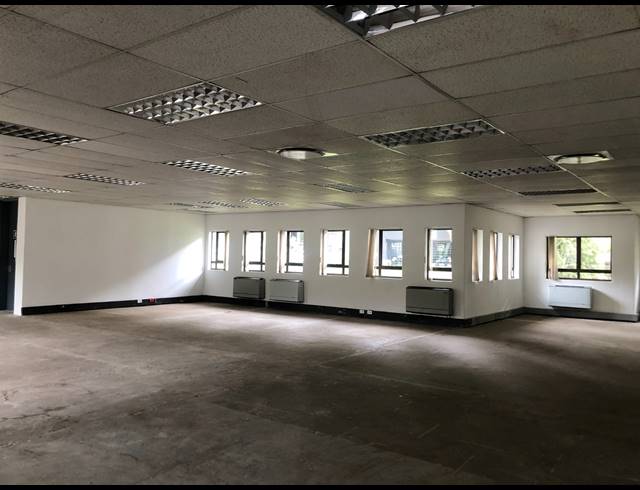 423M² RETAIL TO LET IN HYDE PARK